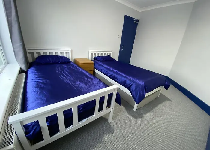 Harewood Lodge - Single And Double Rooms Self Serve Apartment