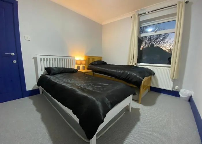 Harewood Lodge - Single And Double Rooms Self Serve Apartment